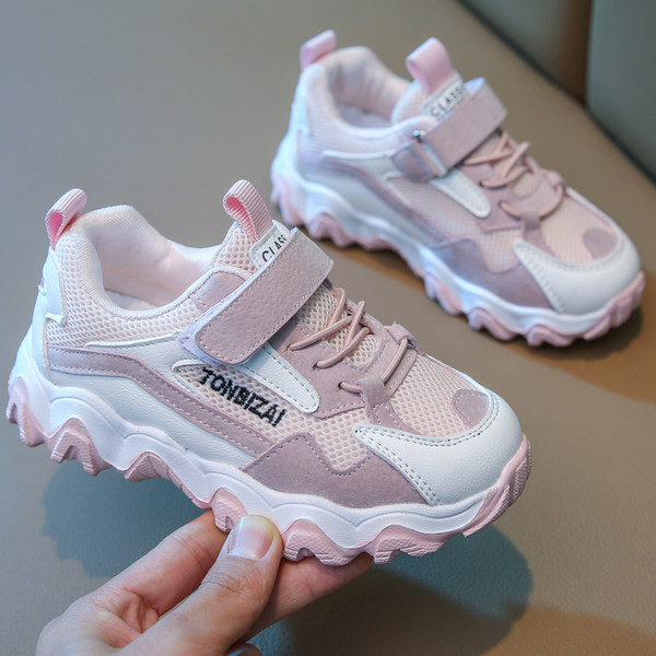 Dječje tenisice s vezicama i grubim potplatom