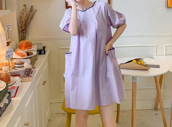 Sieviešu stilīga īsa kleita ar kabatām grūtniecēm