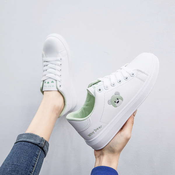 Novi model dječjih tenisica za djevojčice sa vezicama i 3D aplikacijom