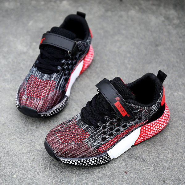 Dječje tenisice sa naljepnicom i vezicama u tri boje