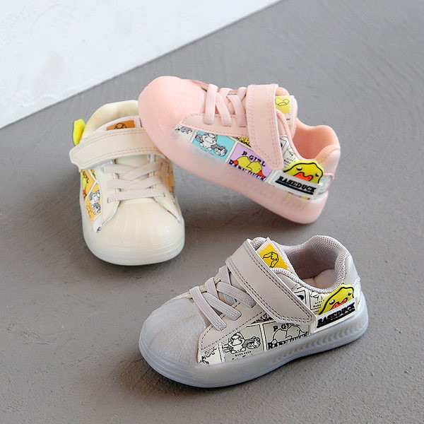 Dječje tenisice s naljepnicama i aplikacijama