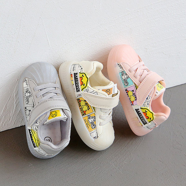 Dječje tenisice s naljepnicama i aplikacijama