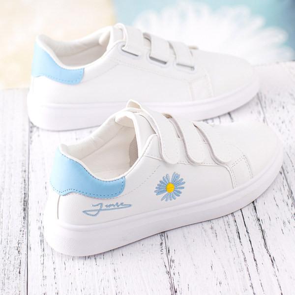 Jauns kedu modelis meitenēm no eko ādas ar uzlīmēm un izšuvumiem