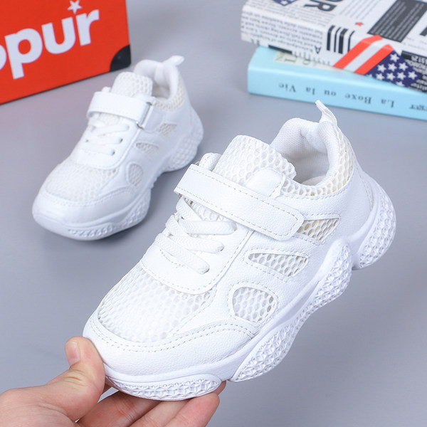 Dječje tenisice s naljepnicama i vezicama u tri boje