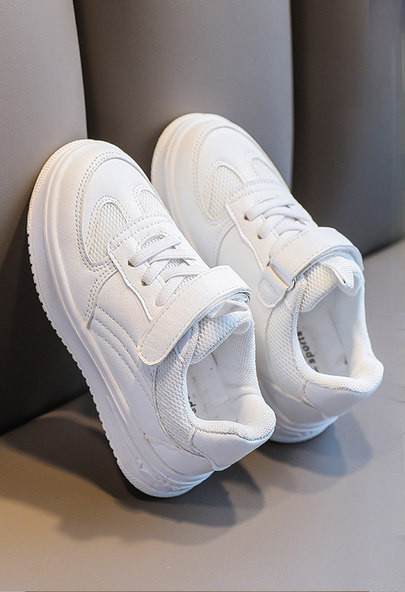 Dječje kožne tenisice sa naljepnicom i ravnom oznakom