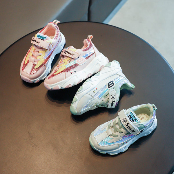 Jauns bērnu kedu modelis ar velcro uzlīmēm ar uzrakstu