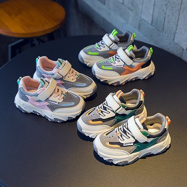 Mūsdienīgas kedas zēniem un meitenēm ar raupju zoli