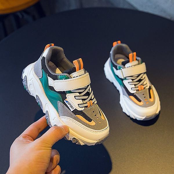 Mūsdienīgas kedas zēniem un meitenēm ar raupju zoli