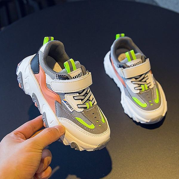 Mūsdienīgas kedas zēniem un meitenēm ar raupju zoli