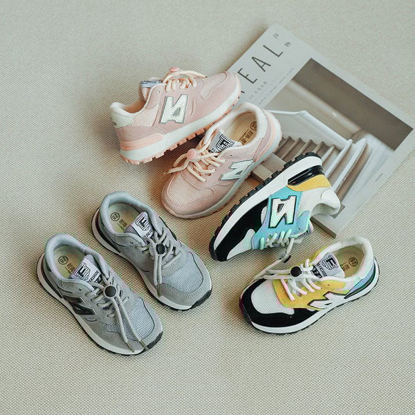 Jauns pavasara kedu modelis ar šņorēm