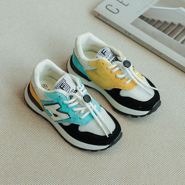 Jauns pavasara kedu modelis ar šņorēm