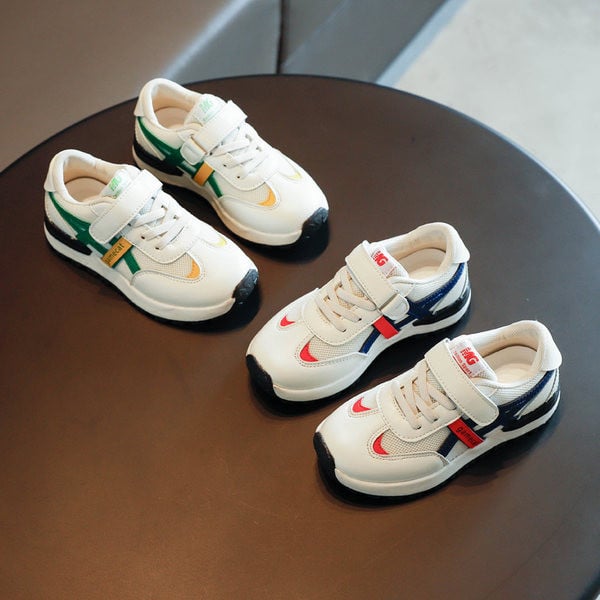 Jauns bērnu kedu modelis ar šņorēm un velcro