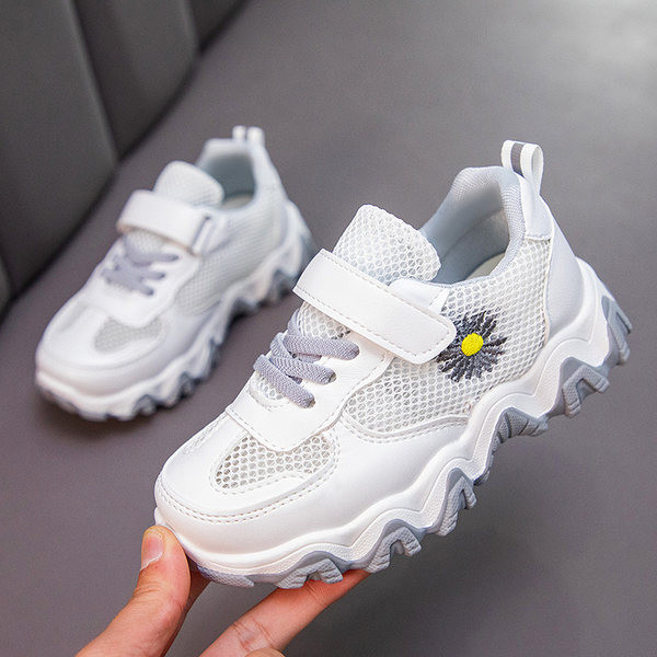 Bērnu kedas ar sietu un izšuvumiem