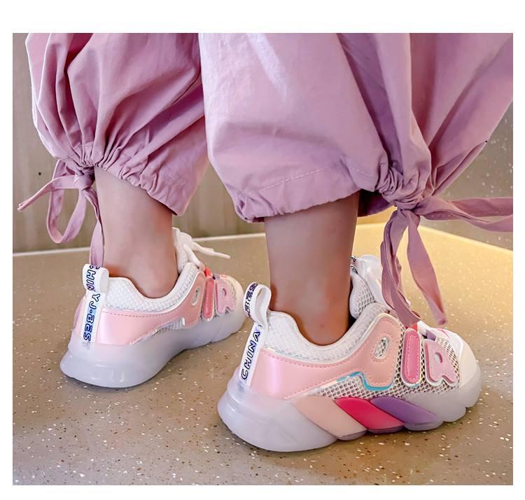 Bērnu elpojošas kedas ar šņorēm un emblēmu