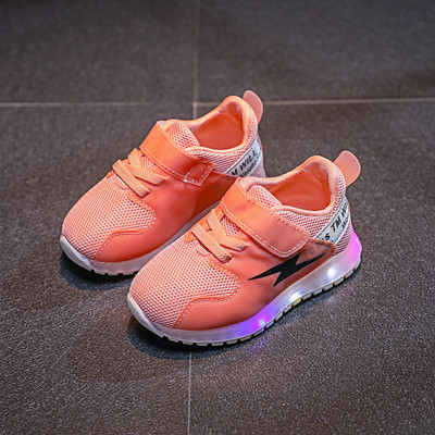 Jauns gaismas apavu modelis no eko ādas un tekstila