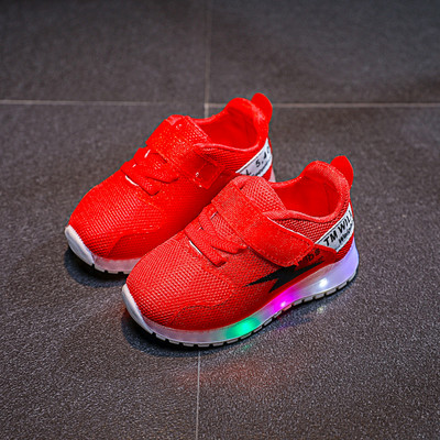 Jauns gaismas apavu modelis no eko ādas un tekstila