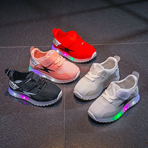 Jauns gaismas apavu modelis no eko ādas un tekstila