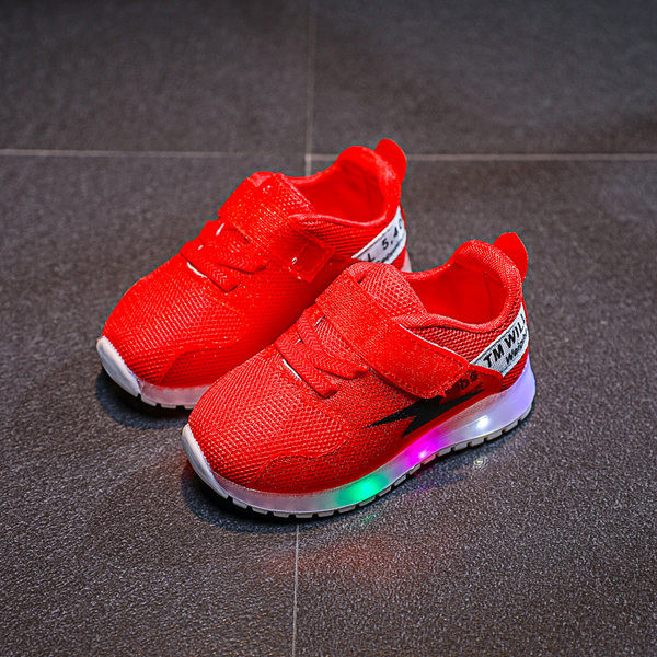 Jauns gaismas apavu modelis no eko ādas un tekstila