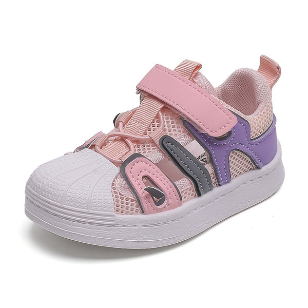 Prozračne dječje tenisice s naljepnicama i ravnim potplatom