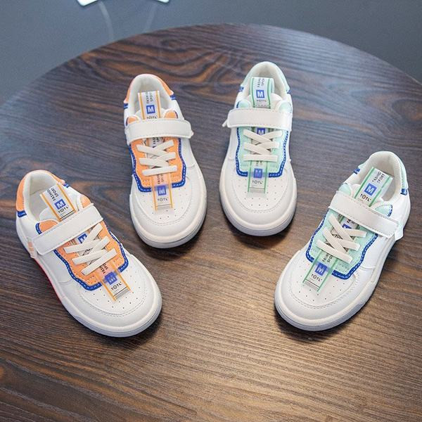 Ležerne dječje tenisice od eko kože sa vezicama i naljepnicama