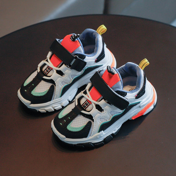 Dječje tenisice s uzorkom u boji i vezicama u tri boje