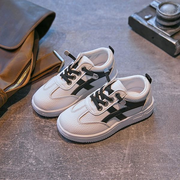 Novi model proljetnih kožnih tenisica sa vezicama