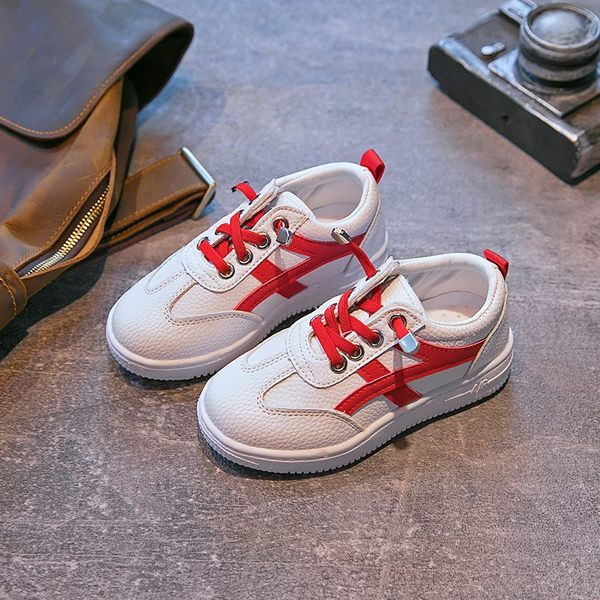 Novi model proljetnih kožnih tenisica sa vezicama