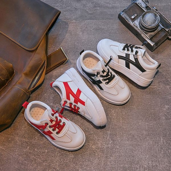 Novi model proljetnih kožnih tenisica sa vezicama