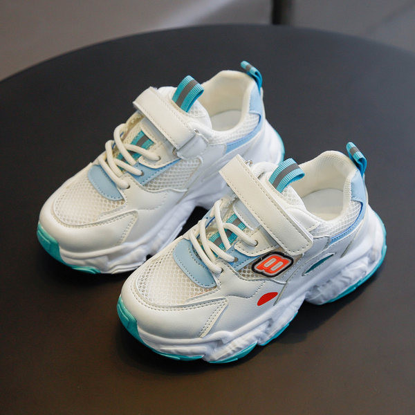 Dječje tenisice u tri boje sa naljepnicama i vezicama