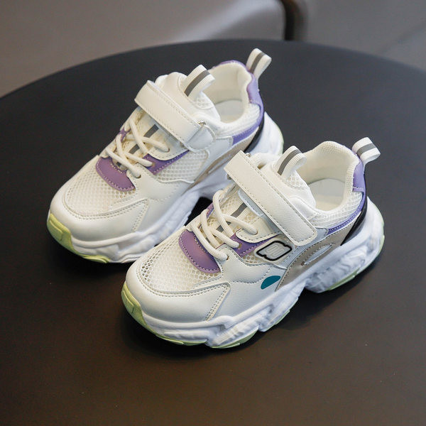 Dječje tenisice u tri boje sa naljepnicama i vezicama