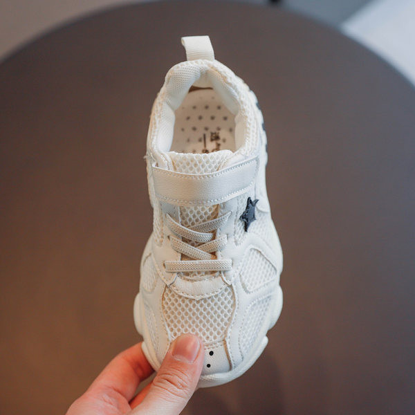 Ležerne dječje tenisice s naljepnicama u bijeloj boji