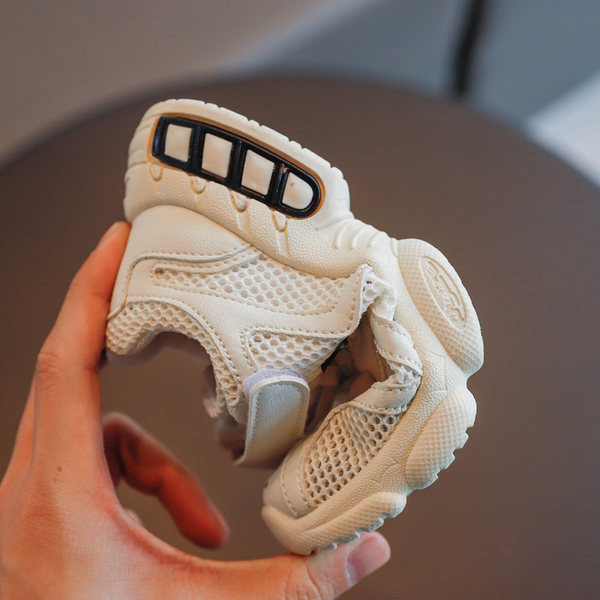 Ležerne dječje tenisice s naljepnicama u bijeloj boji