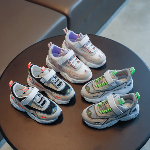 Novi model dječjih tenisica u tri boje sa naljepnicama i vezicama