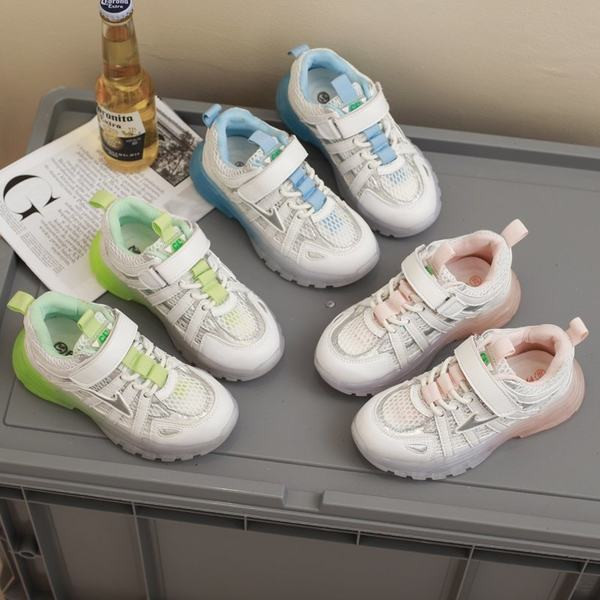 Dječje tenisice s potplatom u boji i naljepnicama - tri boje