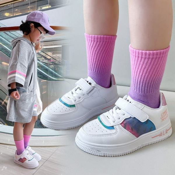 Dječje tenisice s naljepnicama i vezicama u bijeloj boji