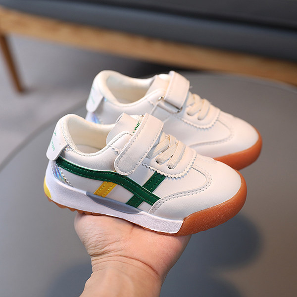 Moderne tenisice za dječake i djevojčice s vezicama i naljepnicama