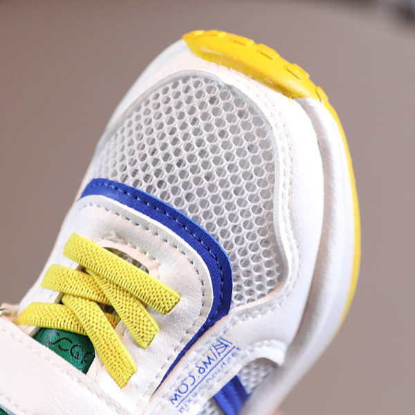 Moderne dječje tenisice na vezice i čičak