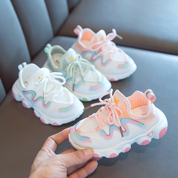 Novi model dječjih tenisica za djevojčice - primjerene za proljeće i ljeto