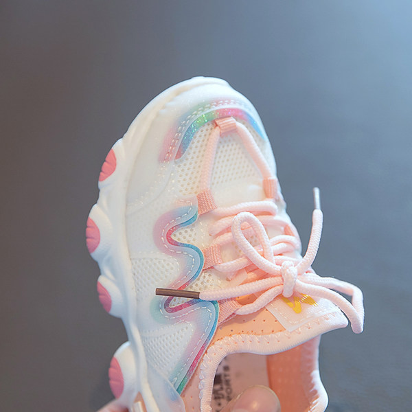 Novi model dječjih tenisica za djevojčice - primjerene za proljeće i ljeto