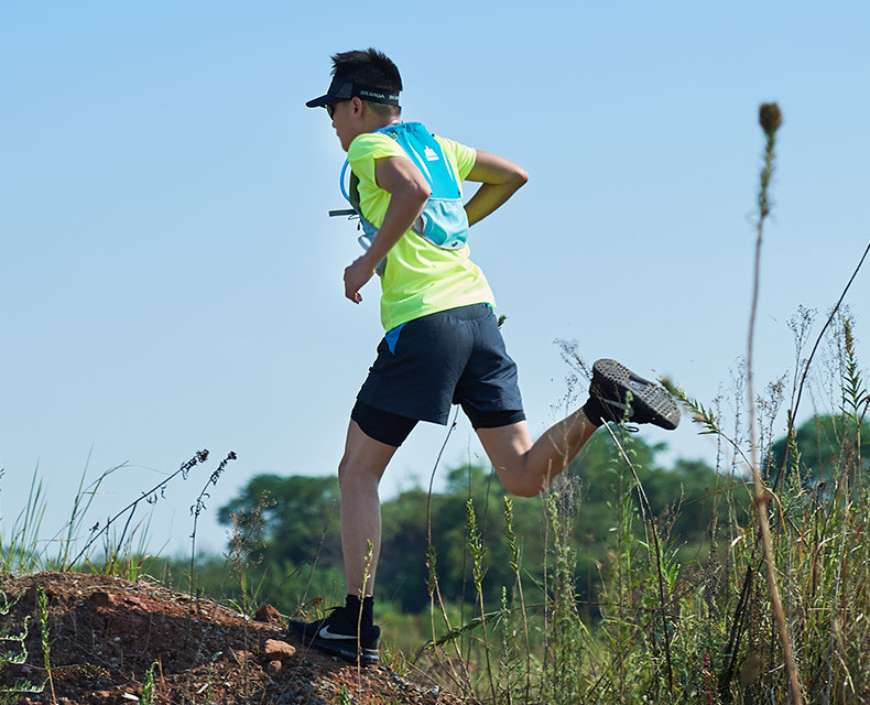Σακίδιο τύπου γιλέκο κατάλληλο για ποδηλασία και σπορ με πολλά διαμερίσματα