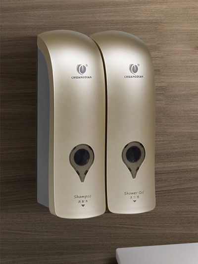 Trīs krāsu šķidro ziepju dozators