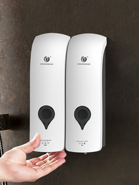 Trīs krāsu šķidro ziepju dozators