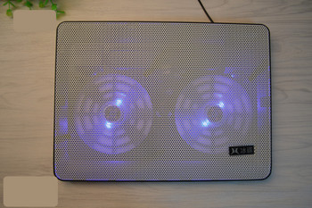Тънък двоен вентилатор за охлаждане на лаптоп и компютър