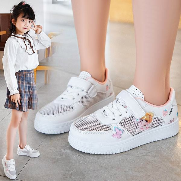 Prozračne dječje tenisice za djevojčice s amblemima