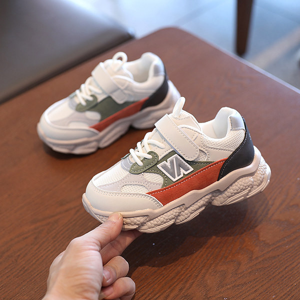 Novi model proljetnih tenisica sa grubim đonom