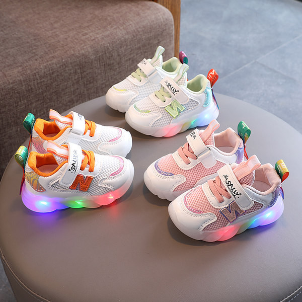 Novi model dječjih tenisica sa svjetlećim patikama za djevojčice