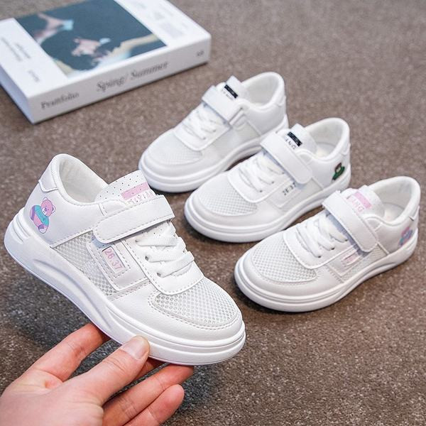 Dječje tenisice bijele boje s aplikacijom medvjedića