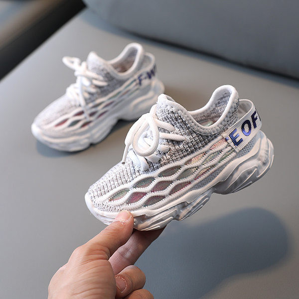 Novi model dječjih tenisica sa vezicama u tri boje za djevojčice