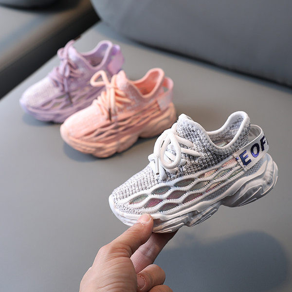 Novi model dječjih tenisica sa vezicama u tri boje za djevojčice