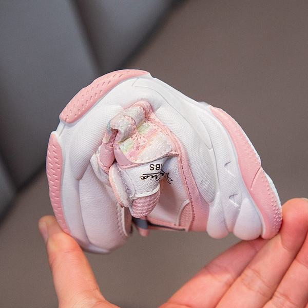 Prozračne dječje tenisice s naljepnicama za djevojčice